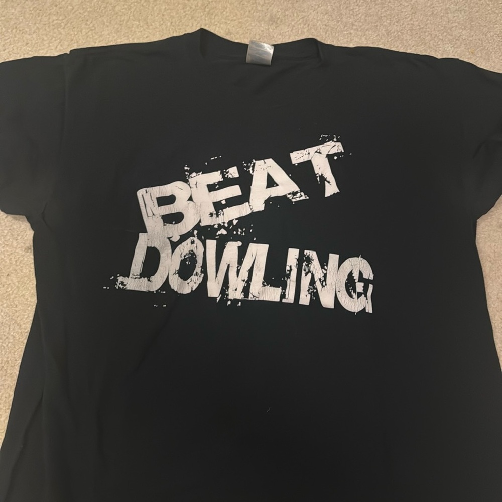 A beat dowling size L t shirt